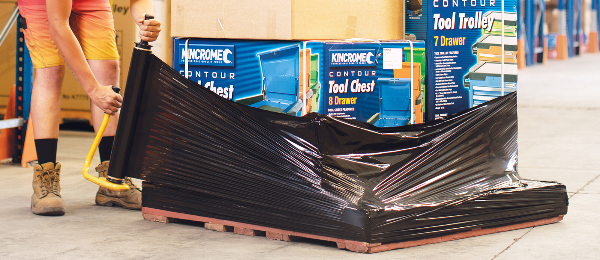 Wrapping Pallet by Hand_B